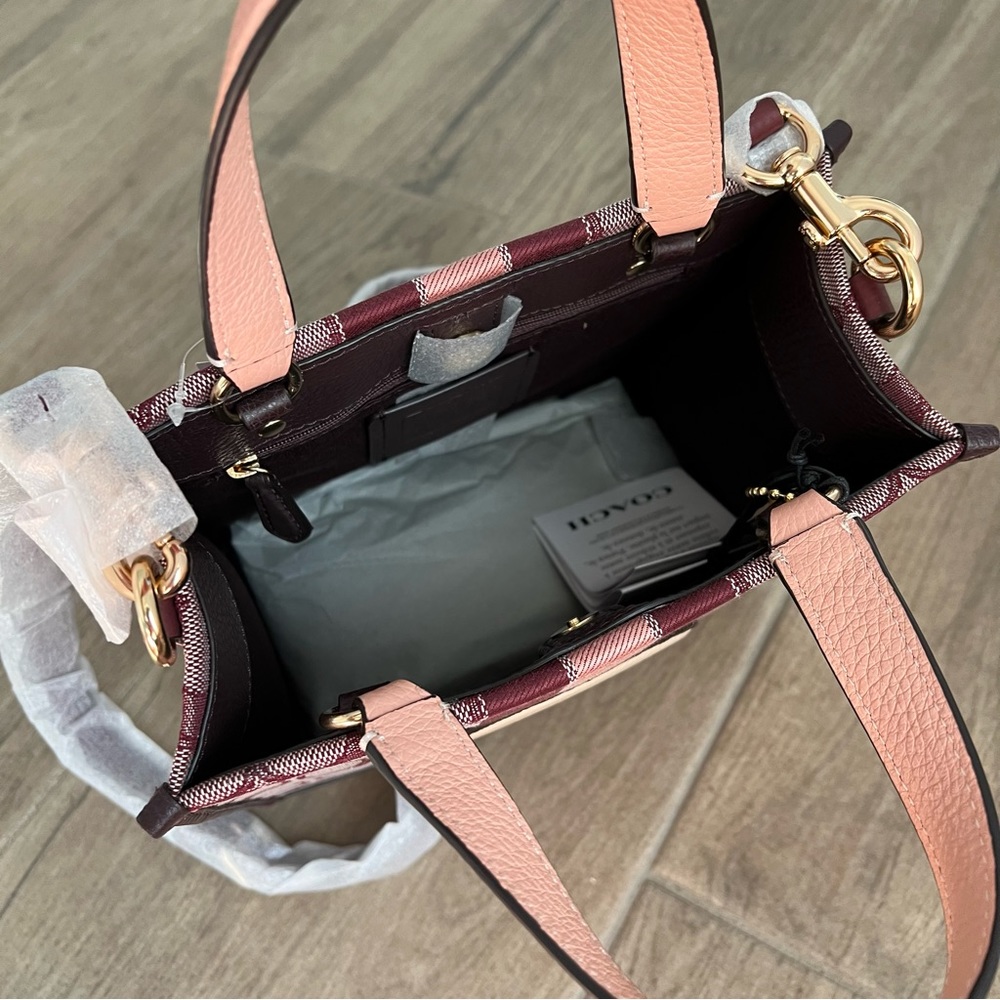 Coach Dempsey Tote 22 In Signature Jacquard With Stripe And Coach Patch - Picture 8 of 9